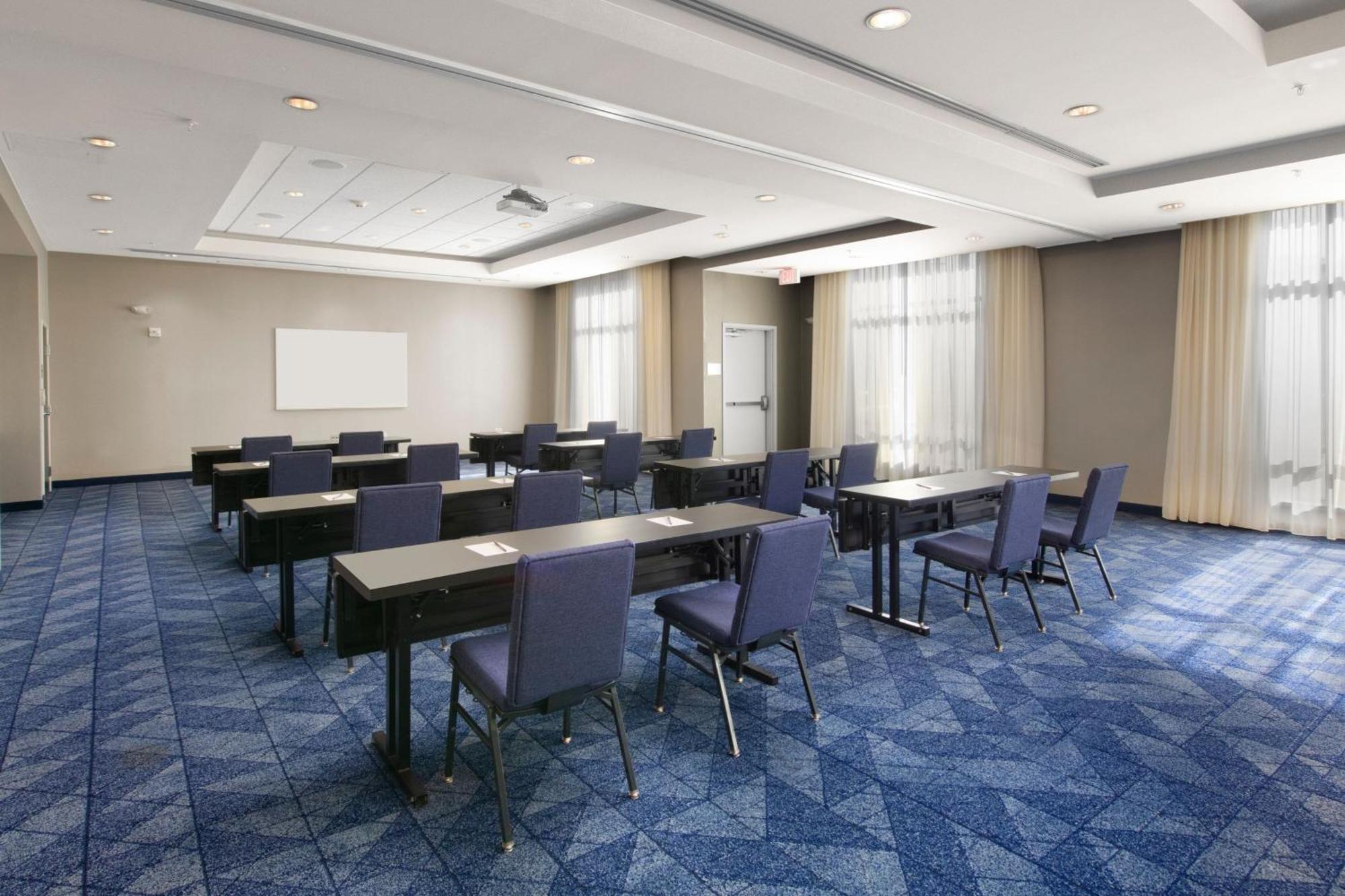Courtyard By Marriott Lubbock Downtown/University Area Exterior foto